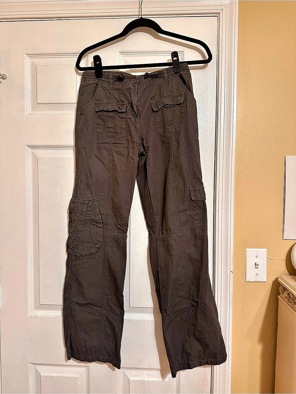 Brandy Melville Women's Cargo Pants in Brown